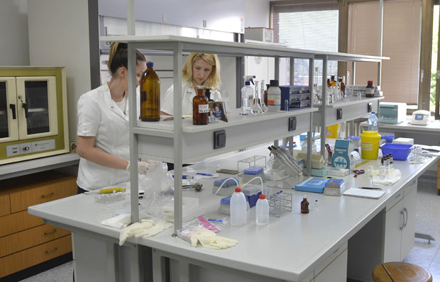 Плате научника по старом рецепту: Истраживачима месечна примања  од 75.000 до 124.000 динара